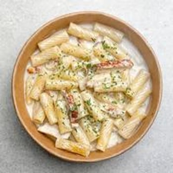 Penne con Crema ai Formaggi e Pollo Penne con Crema ai Formaggi e Pollo
