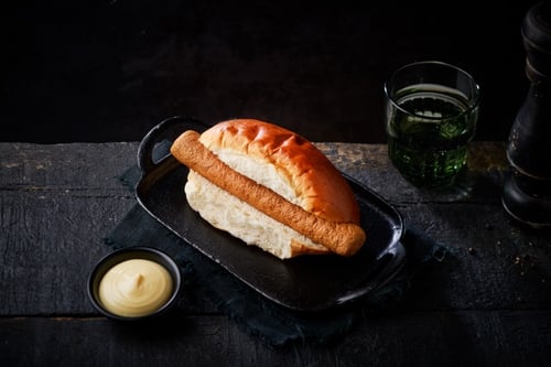 Broodje Kipfrikandel Broodje Kipfrikandel