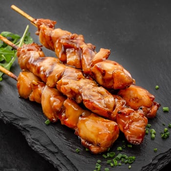 18 Yakitori-Hähnchen Spieße (4 Stück) + 1