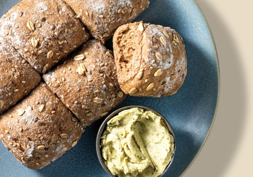 Breekbrood met kruidenspread