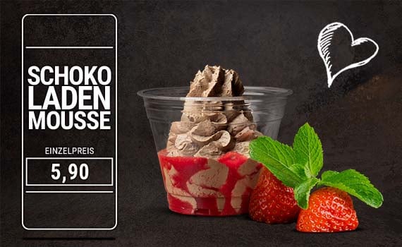 Schokoladenmousse auf Erdbeerspiegel