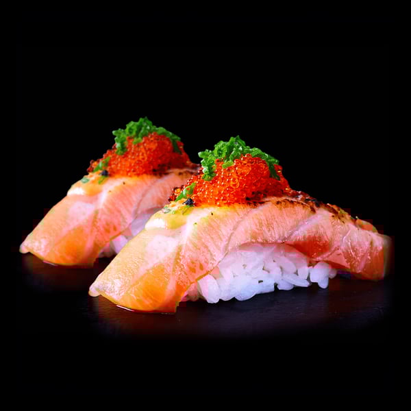 FLAMED  LACHS NIGIRI CREAMY TOBIKKO - 2pc. -