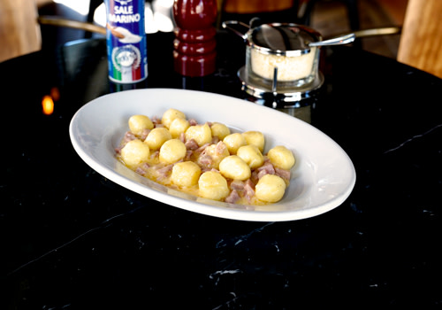 Gnocchi Prosciutto e Panna Gnocchi Prosciutto e Panna